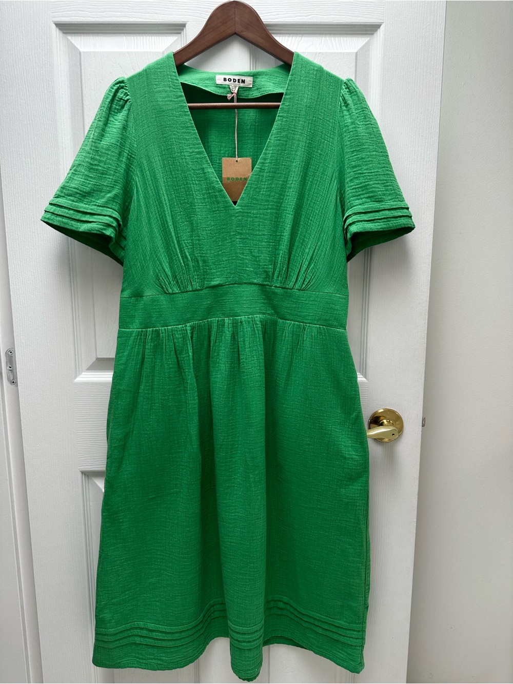 NWT Boden Eve Double Cloth V-Neck Dress in Green – 10L Better Cotton Initiative